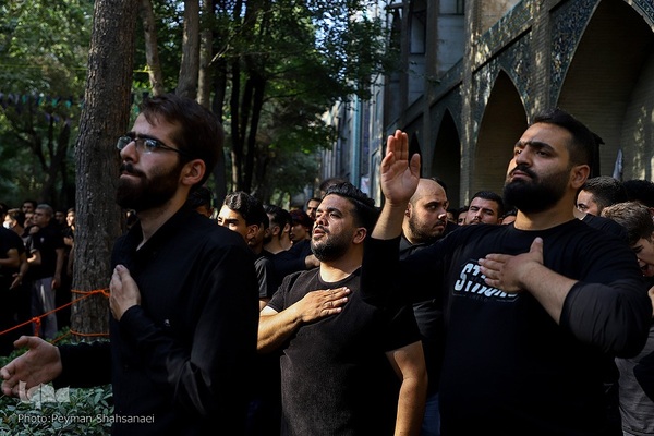 آیین عزاداری حسینی در گذر چهارباغ عباسی اصفهان