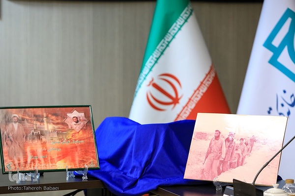 رونمایی کتاب هلوهای تپه بالایی