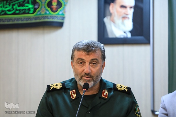 رونمایی کتاب هلوهای تپه بالایی