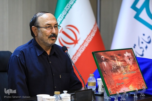 رونمایی کتاب هلوهای تپه بالایی