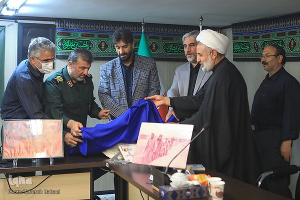 رونمایی کتاب هلوهای تپه بالایی