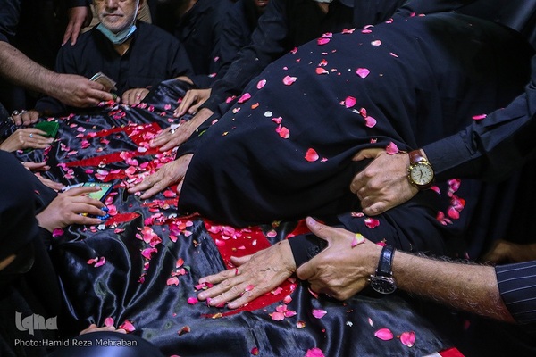 وداع با پیکر مطهر شهید مدافع حرم عباس آسمیه در معراج شهدا