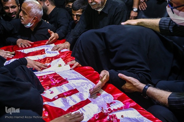 وداع با پیکر مطهر شهید مدافع حرم عباس آسمیه در معراج شهدا