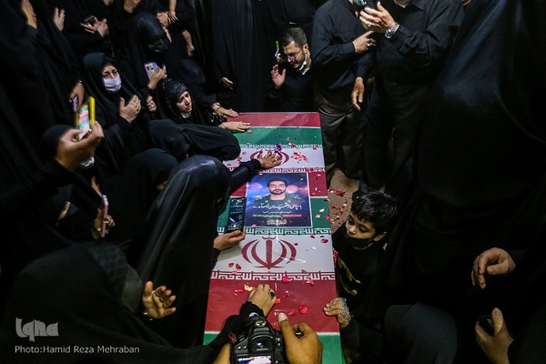 وداع با پیکر مطهر شهید مدافع حرم عباس آسمیه در معراج شهدا