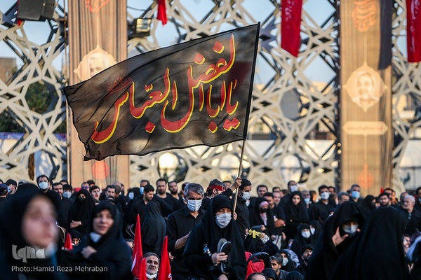 مراسم وداع با پیکر شهدای مدافع حرم در میدان امام حسین(ع)