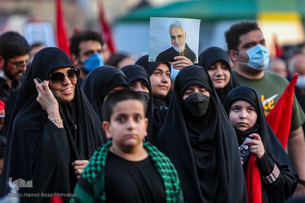 مراسم وداع با پیکر شهدای مدافع حرم در میدان امام حسین(ع)