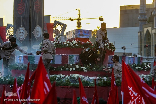 مراسم وداع با پیکر شهدای مدافع حرم در میدان امام حسین(ع)