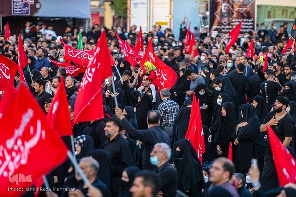 مراسم وداع با پیکر شهدای مدافع حرم در میدان امام حسین(ع)