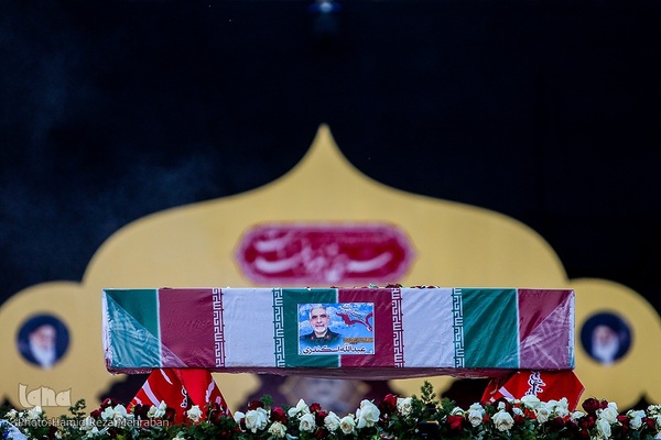 مراسم وداع با پیکر شهدای مدافع حرم در میدان امام حسین(ع)