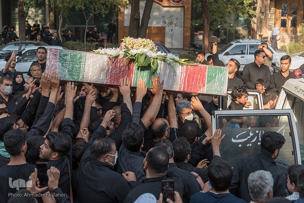 وداع مردم اصفهان با شهدای دفاع مقدس