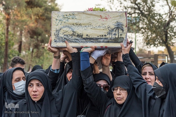 وداع مردم اصفهان با شهدای دفاع مقدس