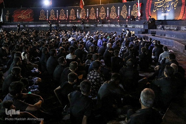 حسینیه ایران؛ مراسم عزاداری شب‌هشتم محرم در کانون رهپویان وصال شیراز‎‎