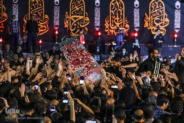 حسینیه ایران؛ مراسم عزاداری شب‌هشتم محرم در کانون رهپویان وصال شیراز‎‎