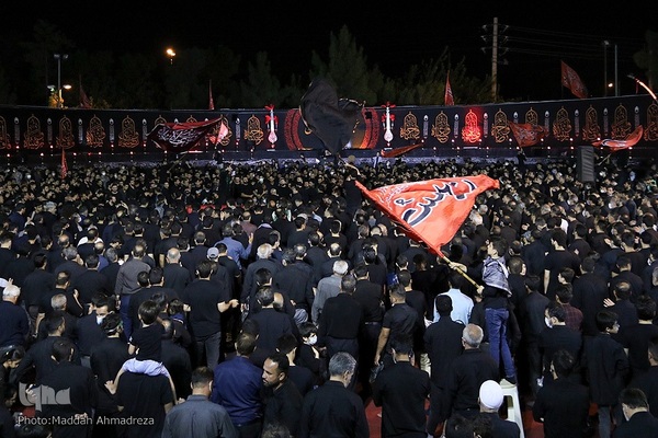 حسینیه ایران؛ مراسم عزاداری شب‌هشتم محرم در کانون رهپویان وصال شیراز‎‎