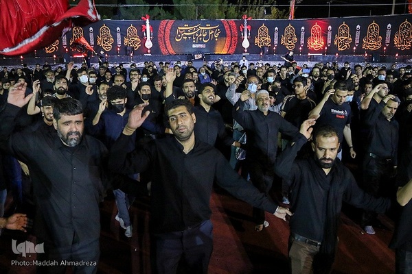 حسینیه ایران؛ مراسم عزاداری شب‌هشتم محرم در کانون رهپویان وصال شیراز‎‎