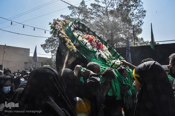 حسینیه ایران؛ آیین سنتی سنگ زنی و نخل گردانی در روستای علاء سمنان
