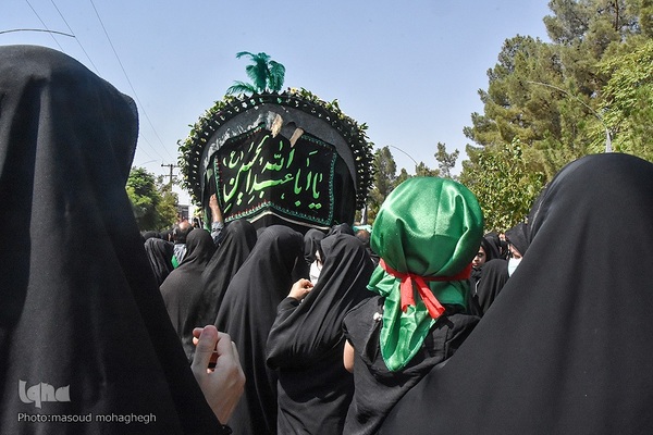 حسینیه ایران؛ آیین سنتی سنگ زنی و نخل گردانی در روستای علاء سمنان