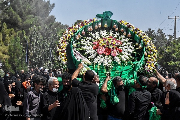 حسینیه ایران؛ آیین سنتی سنگ زنی و نخل گردانی در روستای علاء سمنان