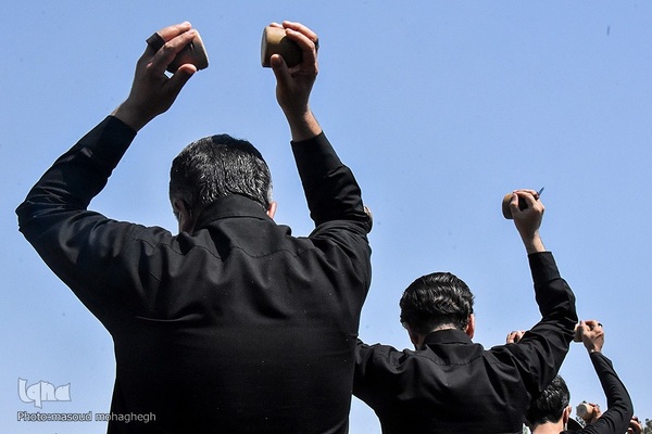 حسینیه ایران؛ آیین سنتی سنگ زنی و نخل گردانی در روستای علاء سمنان