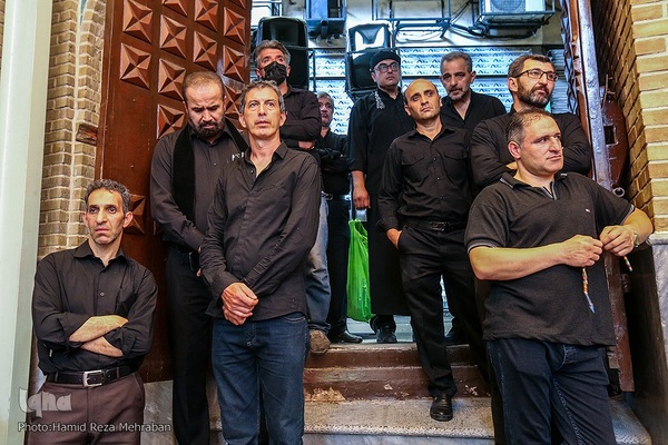 حسینیه ایران؛ عزاداری روز هشتم محرم در بازار تهران