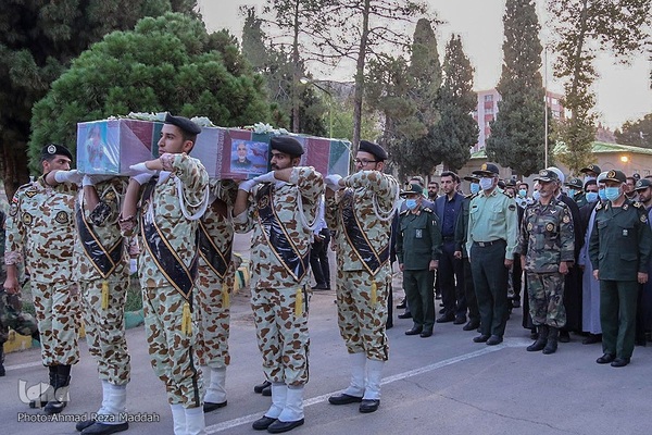 آئین وداع نیروهای مسلح شیراز با پیکر شهید عبدالله اسکندری