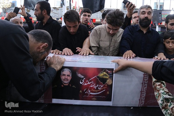 آئین وداع با پیکر شهید عبدالله اسکندری در شهرستان خرامه