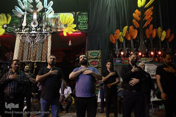مراسم عزاداری شب تاسوعای حسینی در تکیه نفرآباد شهر ری