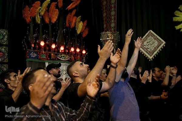 مراسم عزاداری شب تاسوعای حسینی در تکیه نفرآباد شهر ری