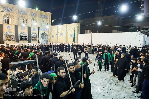 حسینیه ایران؛ آیین مشعل‌گردانی نجفی‌های مقیم مشهد