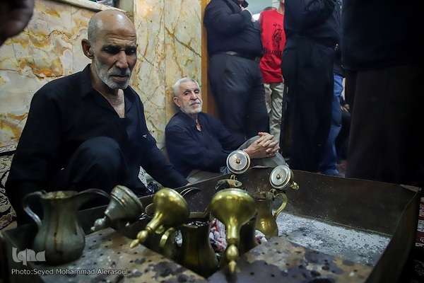 حسینیه ایران؛ آیین مشعل‌گردانی نجفی‌های مقیم مشهد