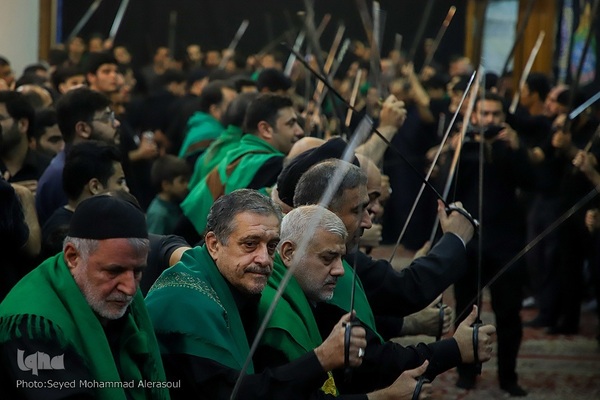 حسینیه ایران؛ آیین مشعل‌گردانی نجفی‌های مقیم مشهد