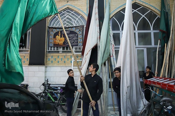 حسینیه ایران؛ آیین مشعل‌گردانی نجفی‌های مقیم مشهد