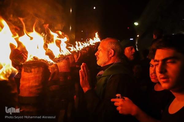 حسینیه ایران؛ آیین مشعل‌گردانی نجفی‌های مقیم مشهد