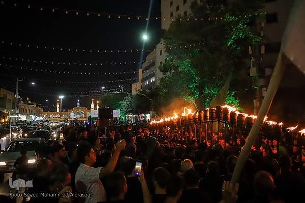 حسینیه ایران؛ آیین مشعل‌گردانی نجفی‌های مقیم مشهد