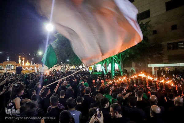 حسینیه ایران؛ آیین مشعل‌گردانی نجفی‌های مقیم مشهد