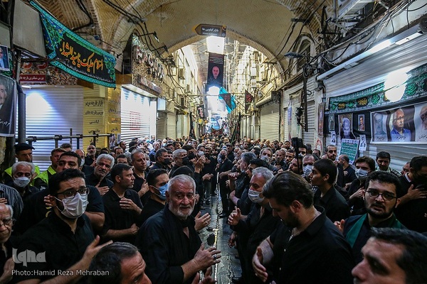 حسینیه ایران؛ عزاداری ظهر تاسوعا در بازار تهران