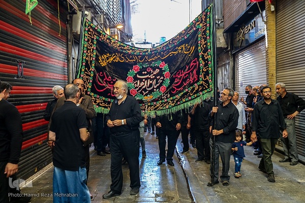 حسینیه ایران؛ عزاداری ظهر تاسوعا در بازار تهران