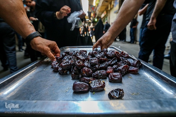 حسینیه ایران؛ عزاداری ظهر تاسوعا در بازار تهران