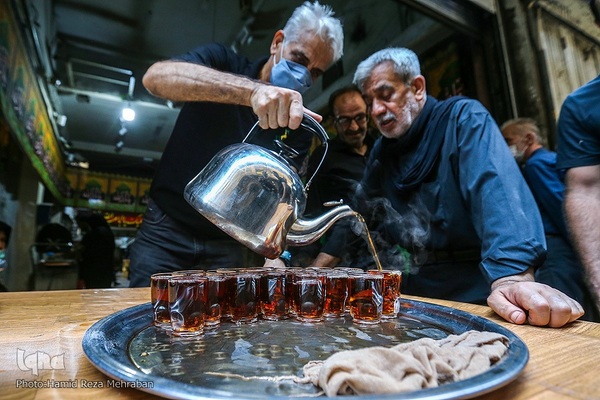 حسینیه ایران؛ عزاداری ظهر تاسوعا در بازار تهران