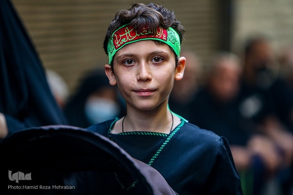 حسینیه ایران؛ عزاداری ظهر تاسوعا در بازار تهران