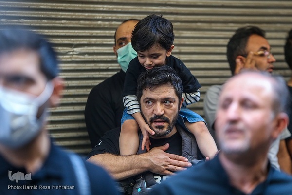 حسینیه ایران؛ عزاداری ظهر تاسوعا در بازار تهران