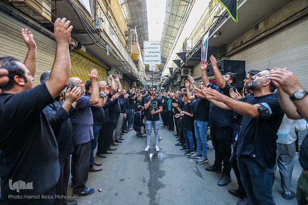 حسینیه ایران؛ عزاداری ظهر تاسوعا در بازار تهران