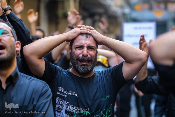 حسینیه ایران؛ عزاداری ظهر تاسوعا در بازار تهران