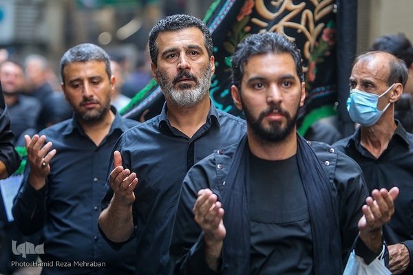 حسینیه ایران؛ عزاداری ظهر تاسوعا در بازار تهران