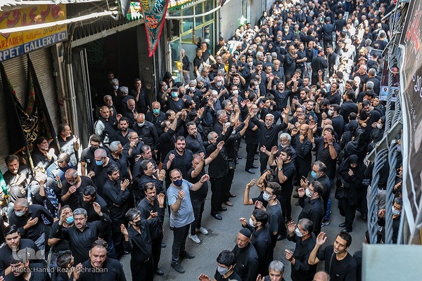 حسینیه ایران؛ عزاداری ظهر تاسوعا در بازار تهران