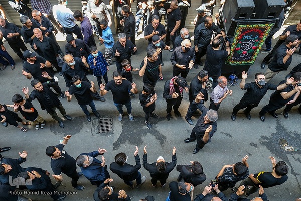 حسینیه ایران؛ عزاداری ظهر تاسوعا در بازار تهران