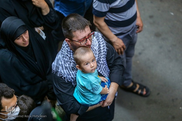 حسینیه ایران؛ عزاداری ظهر تاسوعا در بازار تهران