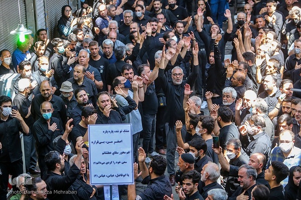 حسینیه ایران؛ عزاداری ظهر تاسوعا در بازار تهران