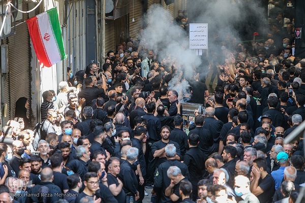 حسینیه ایران؛ عزاداری ظهر تاسوعا در بازار تهران