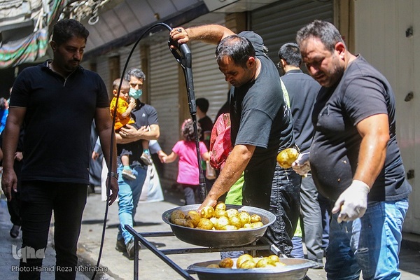 حسینیه ایران؛ عزاداری ظهر تاسوعا در بازار تهران